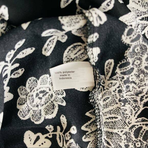 NWT Lane Bryant black white floral chiffon button v neck balloon sleeve top 28 - Picture 8 of 9
